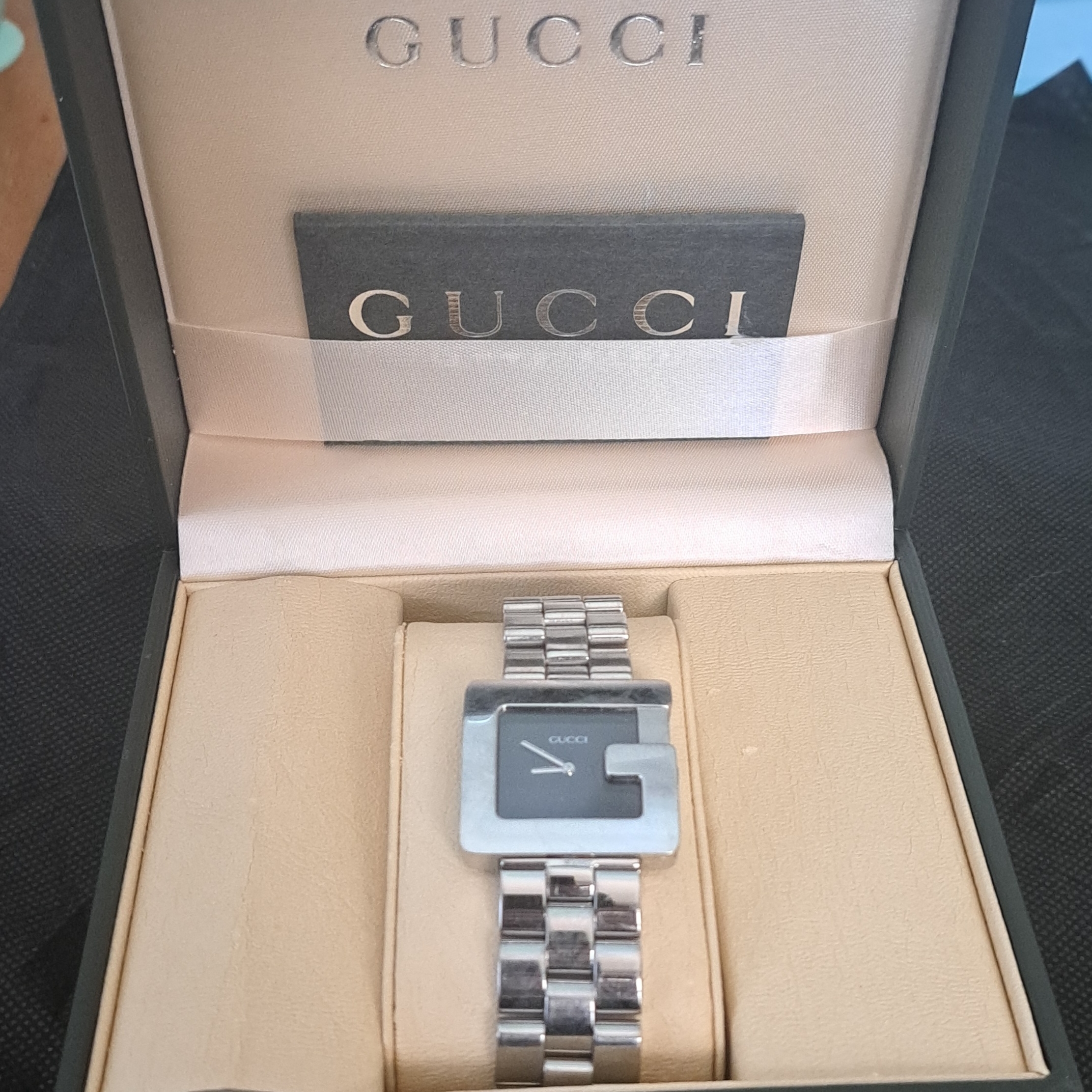 Gucci Metallic Silver Timepiece Gucci Metallic Silver Timepiece